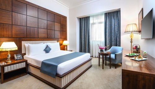 Standard Room, 1 Queen Bed, Pool View