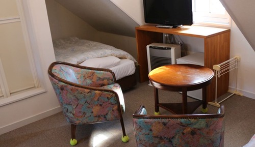 Room, Private Bathroom (5 Beds)