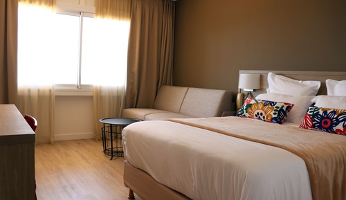 Room, Sea View