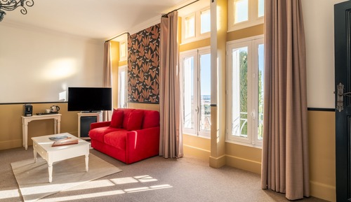 Junior Suite, 1 Queen Bed with Sofa bed