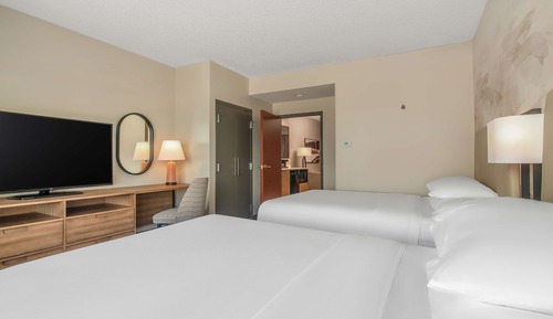 Suite, 2 Queen Beds, Accessible