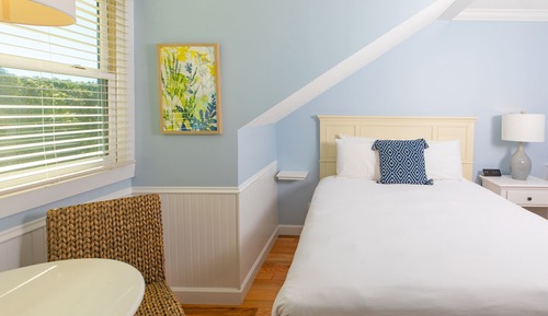 Economy Room, 1 Queen Bed (Stairs Only, Smallest Room, Dormered)