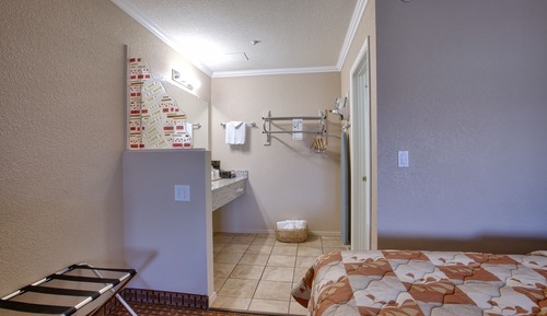 Single Room, 2 Queen Beds, Poolside