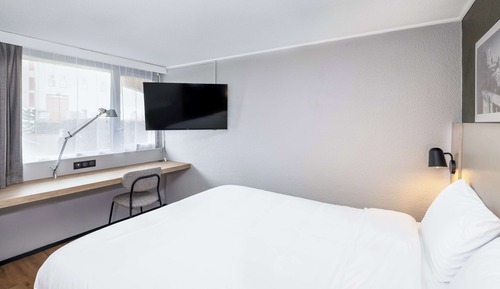Standard Room, 1 Queen Bed