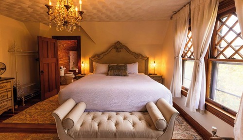 Premium Suite, 1 King Bed, Private Bathroom