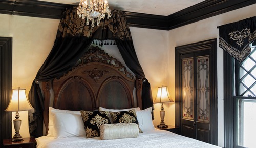 Premium Suite, 1 King Bed, Private Bathroom, Garden View