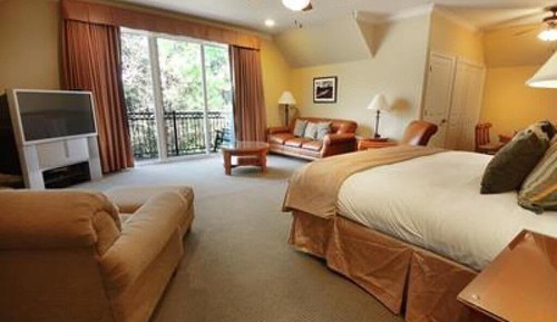 Quadruple Room, Ensuite (205 Fairway Suite)