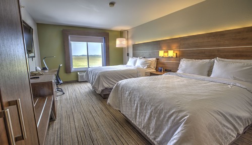 Suite 2 queen bed with sofa bed