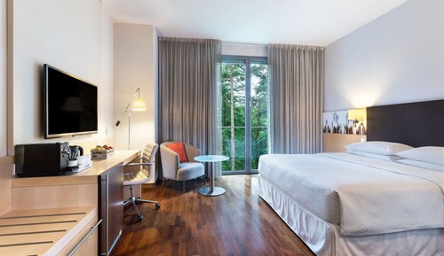 Deluxe Room, 1 Queen Bed, Non Smoking