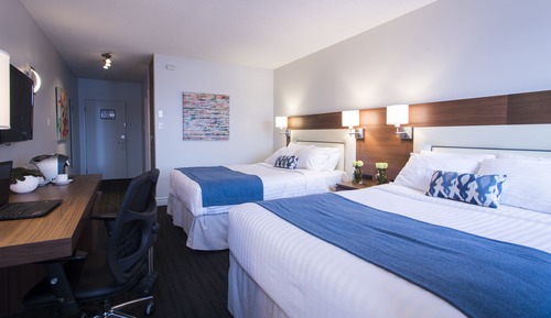 2 Queen beds, carpet