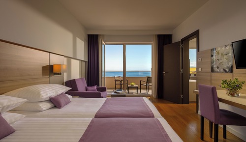 Suite, Balcony