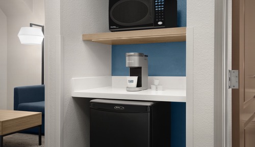Suite, 1 King Bed (Walk-In Shower)