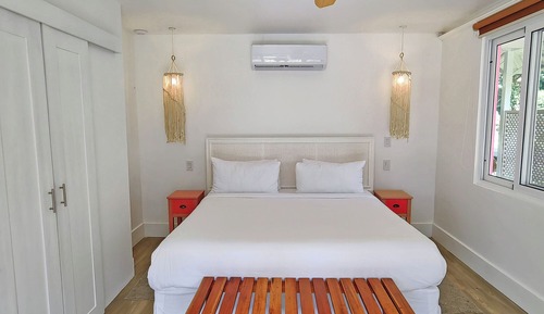 Papi Brown Downstairs Suites - King Bed