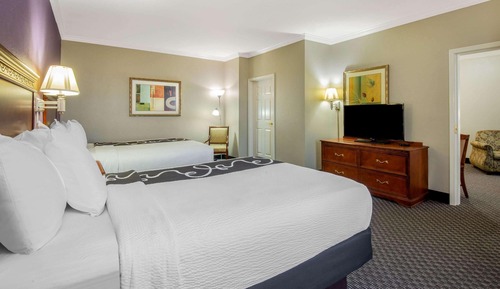 Deluxe Suite, 2 Double Beds, Non Smoking