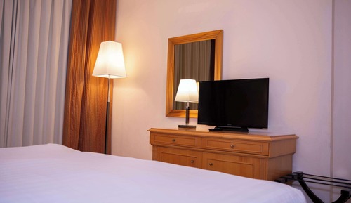 Executive Suite, 3 Bedrooms, Kitchen (1 King, 1 Queen)