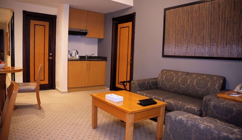 Executive Suite, 1 King Bed, Kitchen
