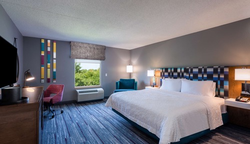 One King Bed, Non-Smoking, Accessible