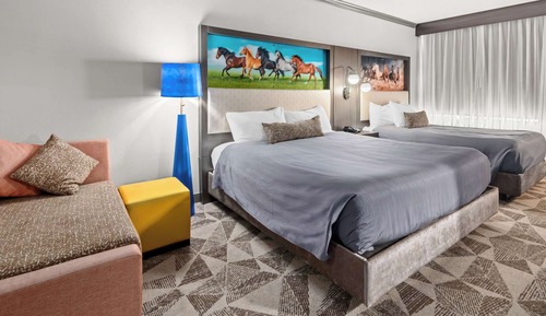Family Suite, Multiple Beds, Non Smoking, Refrigerator & Microwave (Larger Room)