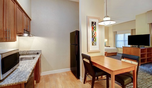 Studio, 1 King Bed, Accessible (Mobility & Hearing, Roll-in Shower)