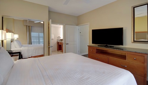 Suite, 1 King Bed, Accessible (Hearing)