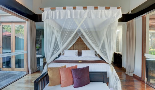 Lagoon Pool Access Villa