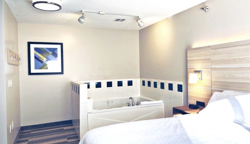 Suite, 1 King Bed, Accessible Bathtub (Mobility)