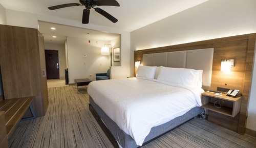 Standard Room, 1 King Bed