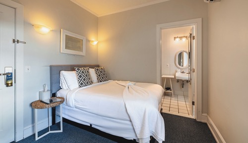 Classic Room, 1 Double Bed, Private Bathroom (05) Full with Private Bath)