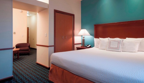 Executive Suite, 1 King Bed with Sofa bed (Mobility/Hearing Accessible, Tub)