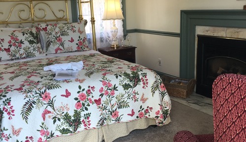 Room #5, Queen Fireplace