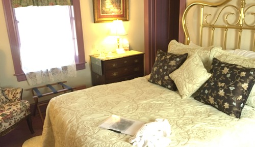 Room #4, Queen with Balcony