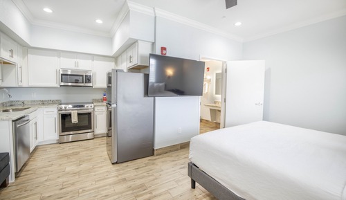 Standard Room, 1 King Bed, Kitchen (located across the street)