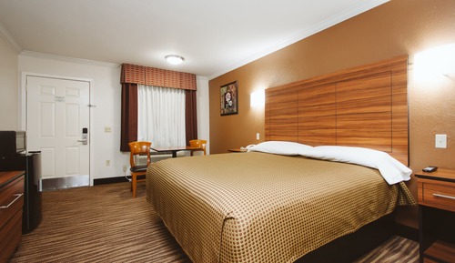 Standard Room, 1 King Bed, Smoking
