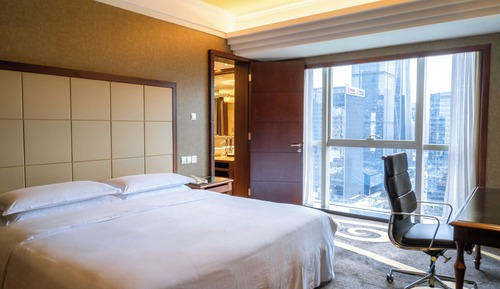 Club Deluxe Room,1 King Bed, Club lounge access