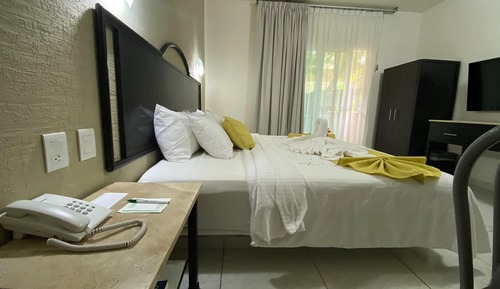 Standard Room, 1 King Bed, Balcony