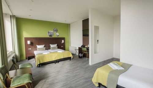 Comfort Room, 3 Twin Beds, Non Smoking