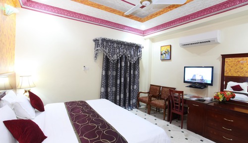 Queen Single Room with  Bed
