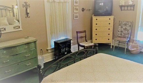 Lahey Room, 1 Queen Bed
