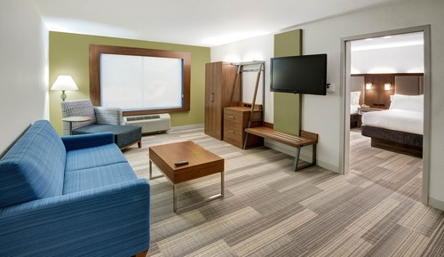 Suite, 1 King Bed, Roll-in Shower (Roll-In Shower)