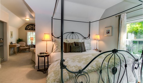 Suite, 1 King Bed (Barbara Howard)