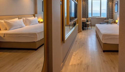 Standard Room, 2 Twin Beds, Non Smoking, Partial Sea View