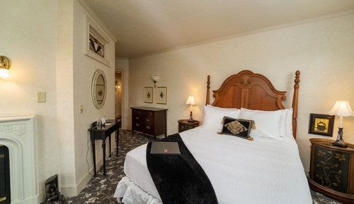 The Shamrock Resort Room