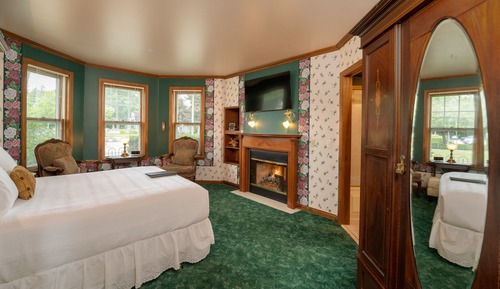 The Mendelson Resort Room
