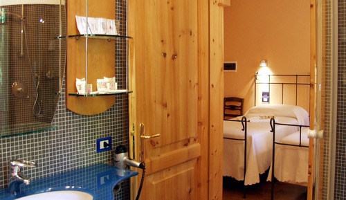 Economy Room, 1 Queen Bed, Annex Building