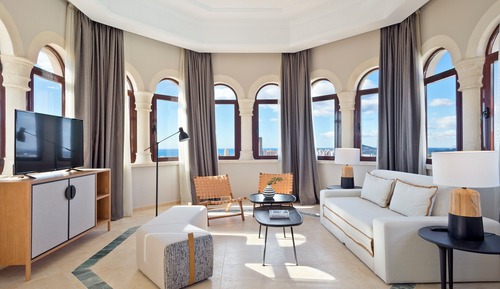 Penthouse (The Level (2+1))