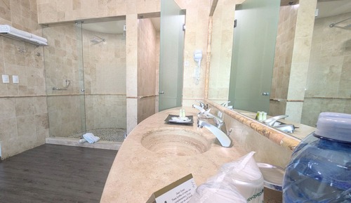 Master Suite with jacuzzi and street view