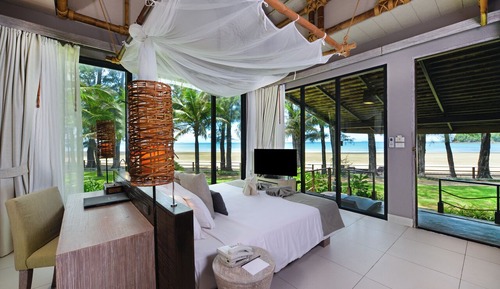 Deluxe Beachfront Villa