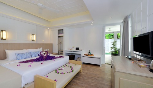 Private Pool Deluxe - 370 meters away from the beach
