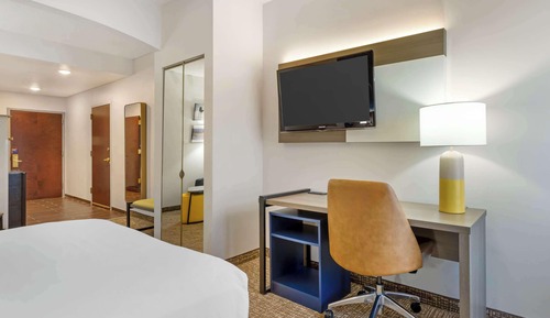 Suite, 1 Queen Bed with Sofa bed, Accessible, Kitchen (Non Smoking)
