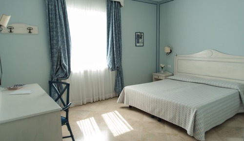 Superior Double Room (Salinaru)